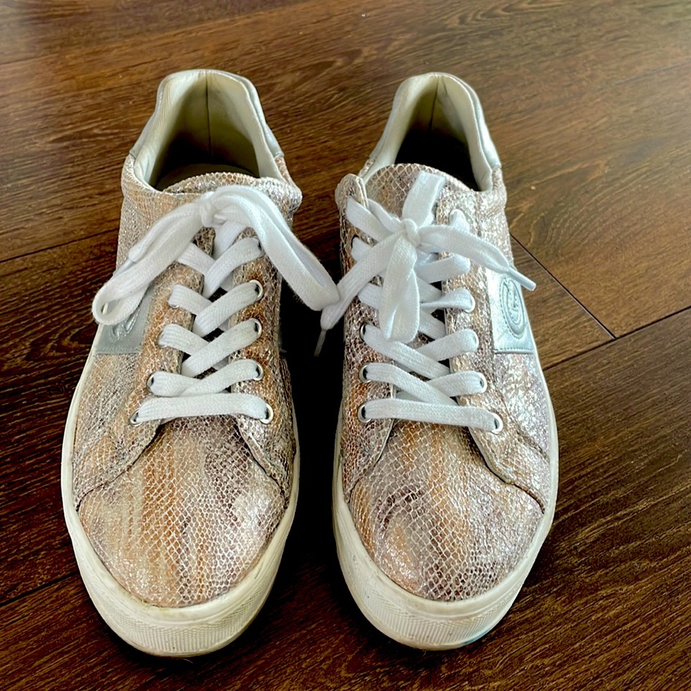 GBG Los Angeles shoes for sale. Shipping price varies.